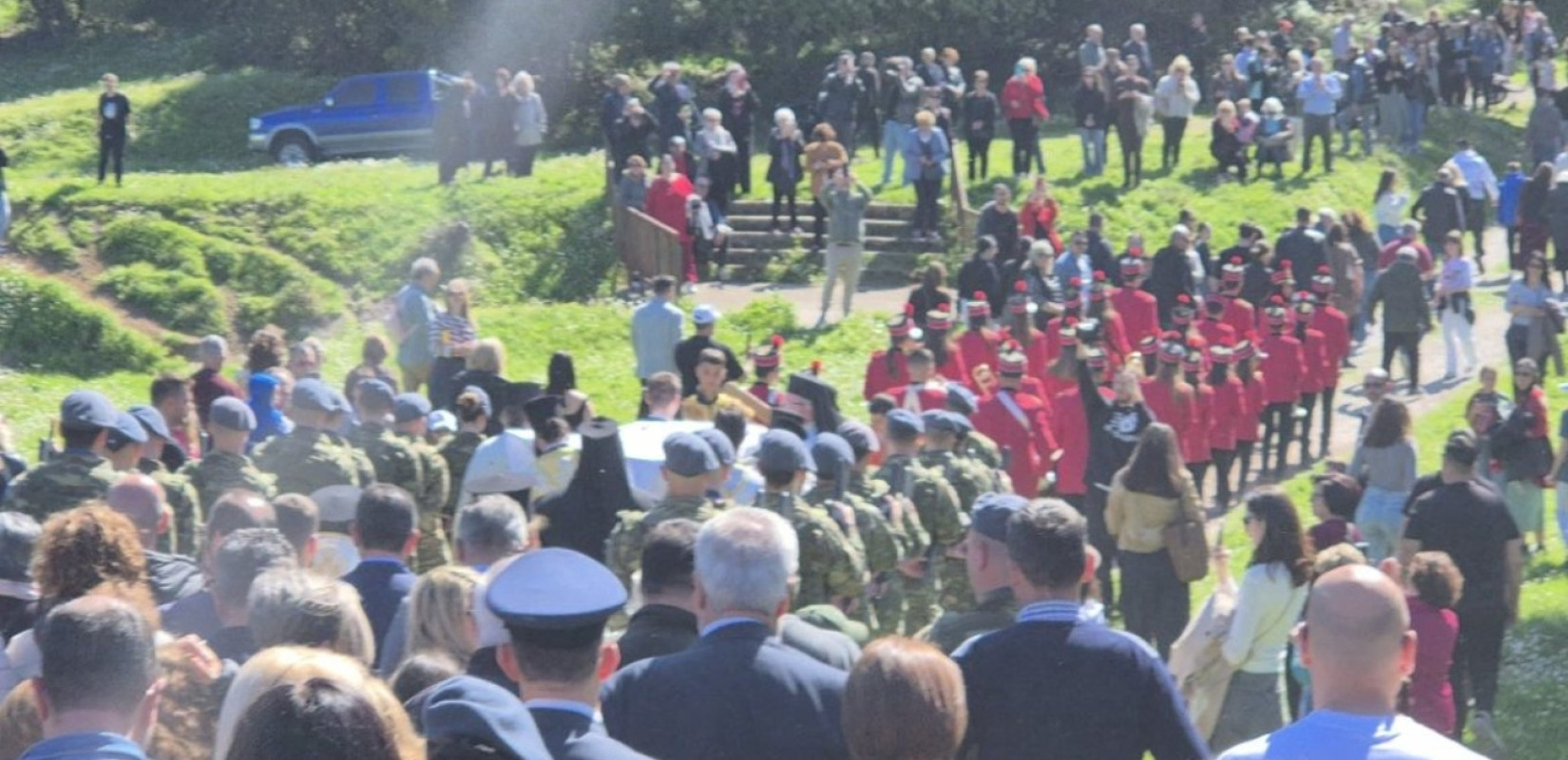 Μαγνησία: Πλήθος πιστών στην Ακολουθία της Αποκαθήλωσης στον λόφο Γολγοθά της Κάτω Ξενιάς