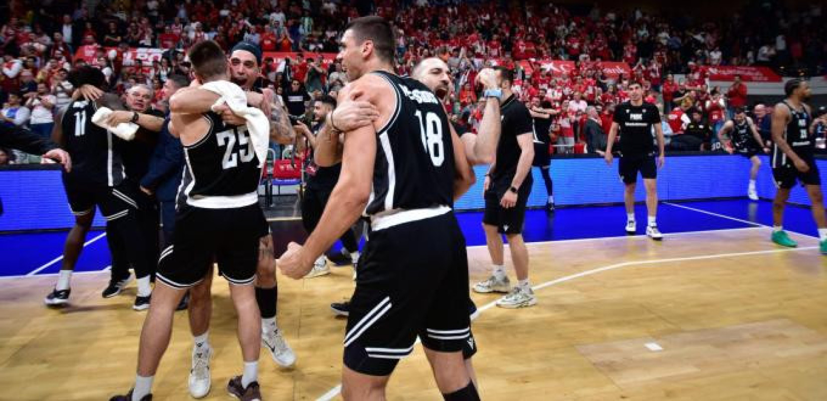 Μπάσκετ - ΠΑΟΚ: Οι πανηγυρισμοί παικτών και φιλάθλων για την ιστορική πρόκριση (βίντεο)