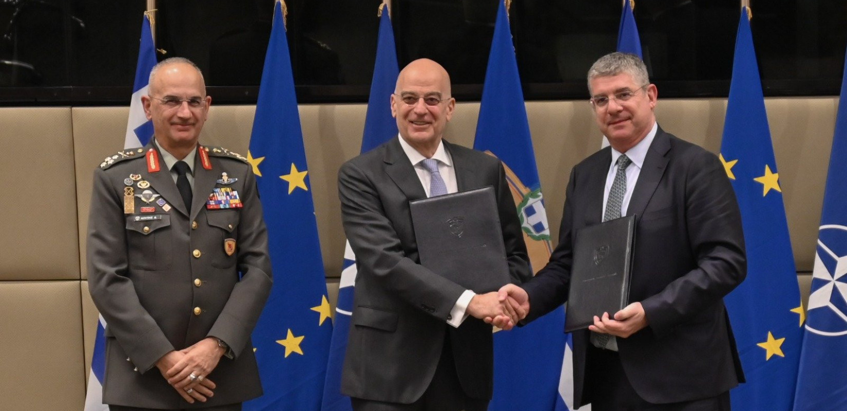 «Πράσινα» στρατόπεδα με υπογραφή Δένδια - ΕΤΕπ: Εξοικονόμηση 17,2 εκατ. ευρώ ετησίως