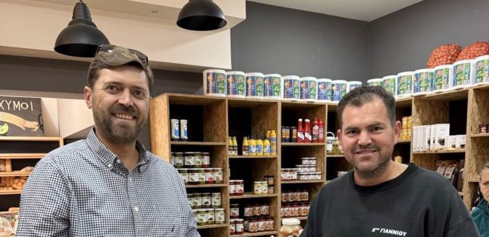 Θέρμη: Τοπικές επιχειρήσεις λαμβάνουν compost και πιστοποιητικά για τη συμμετοχή τους στο πρόγραμμα καφέ κάδου