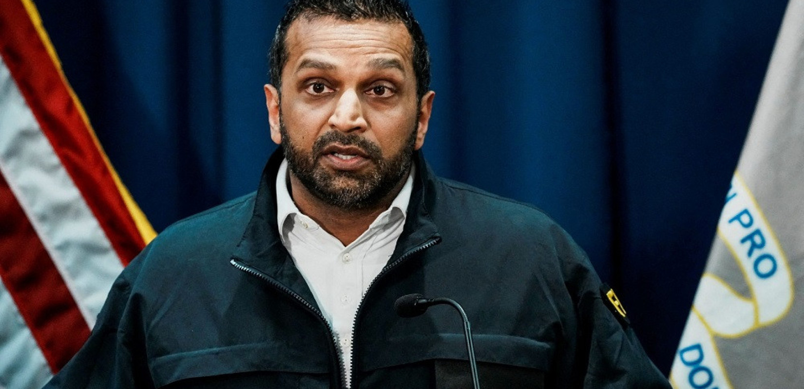 Ο διευθυντής του FBI ζητά αποζημίωση 250 εκατ. δολαρίων από το περιοδικό Atlantic