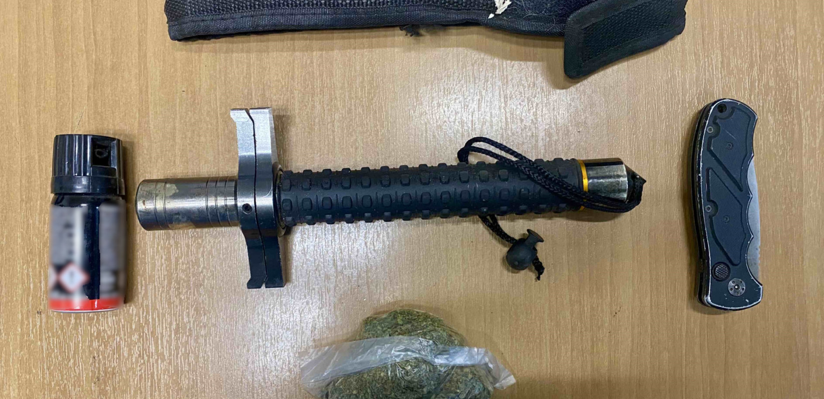 Πιερία: Είχε στο ΙΧ του κάνναβη, μαχαίρι, ράβδο και σπρέι πιπεριού