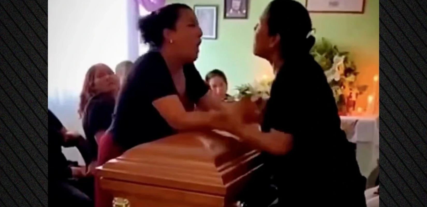 Μεξικό: Ερωμένες νεκρού τσακώθηκαν πάνω από το φέρετρό του - Δείτε βίντεο