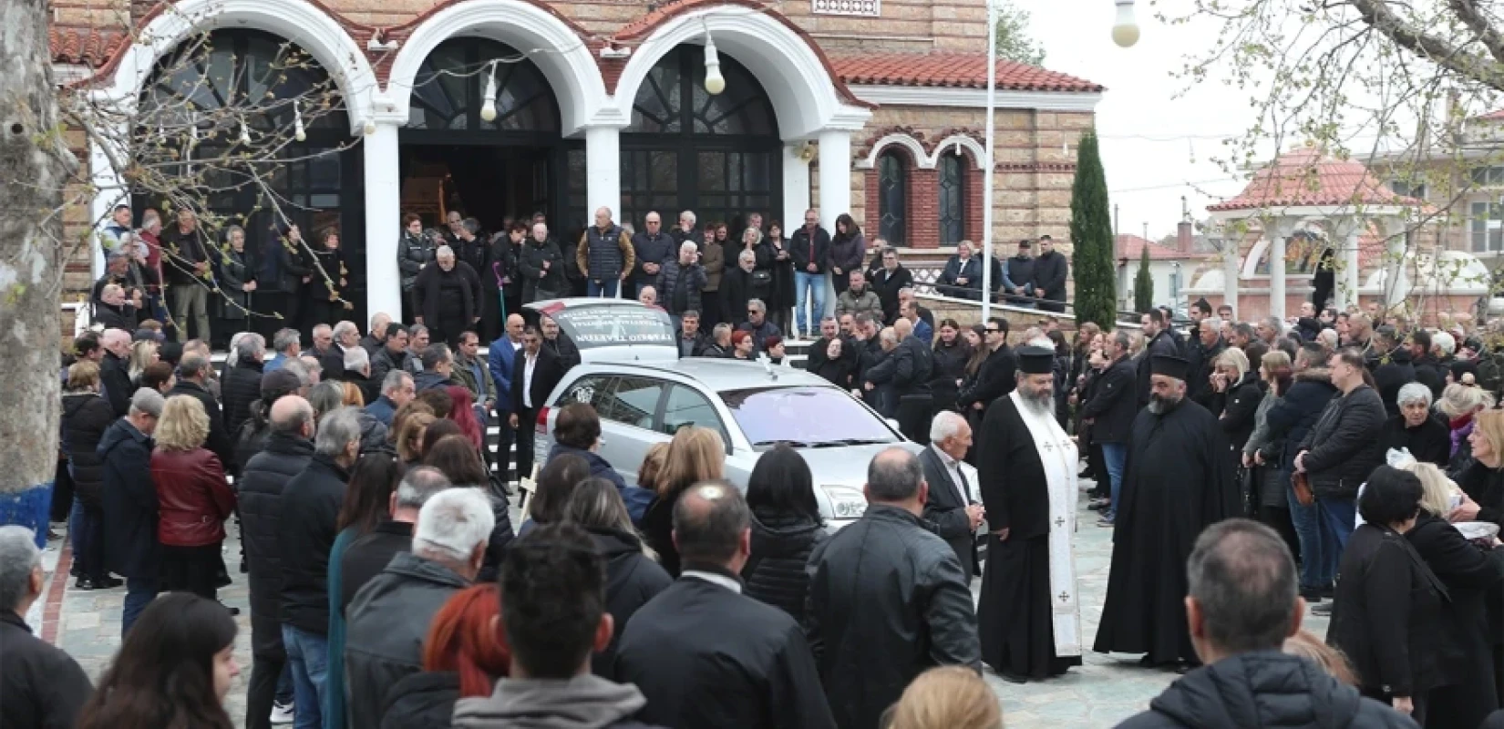 Σέρρες: Συγκίνηση στο τελευταίο αντίο για τον Στέφανο Μπορμπόκη