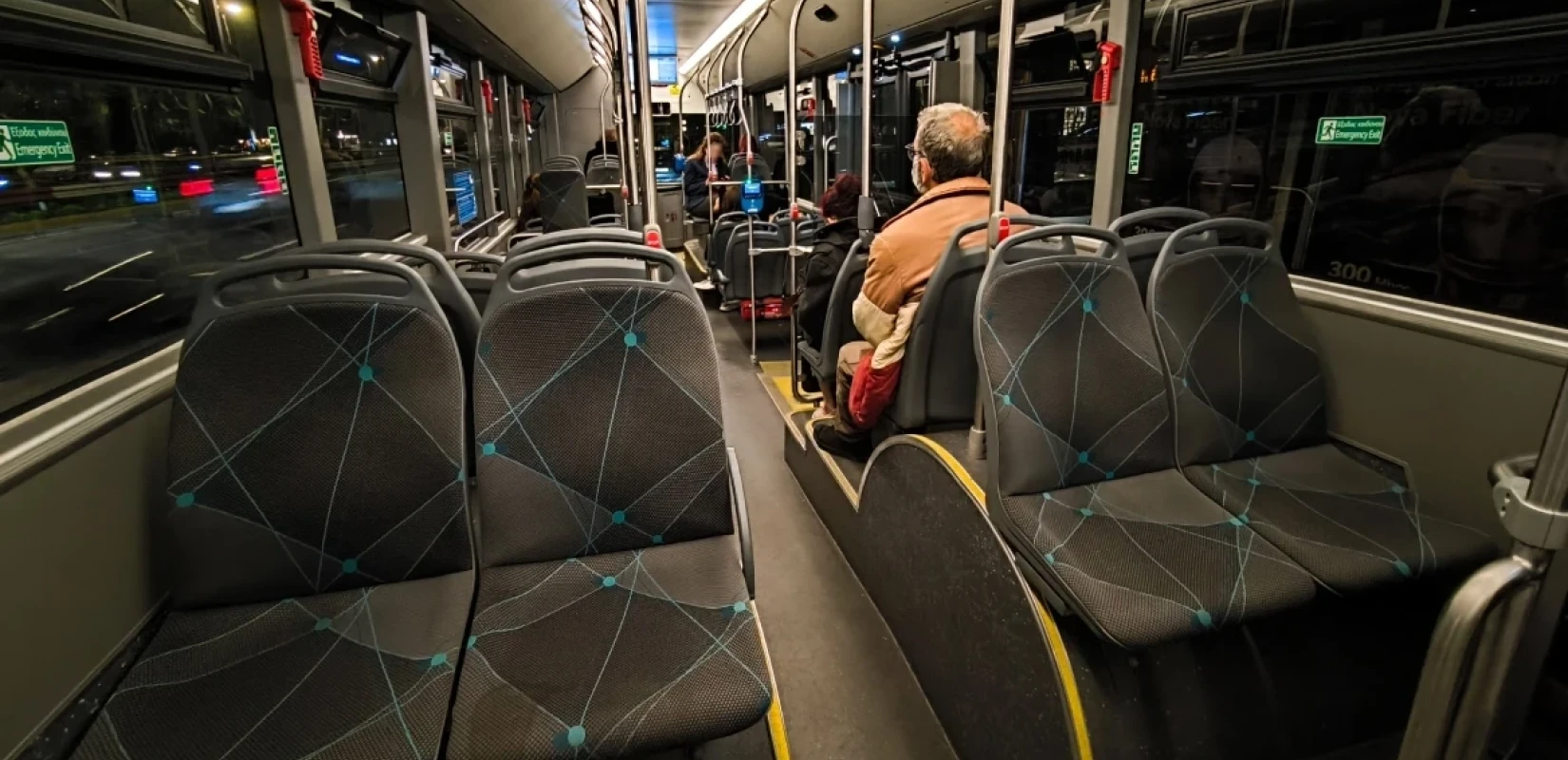 Αιγάλεω: Ηλικιωμένη ξέχασε τσάντα με 30.000 ευρώ, χρυσές λίρες και κοσμήματα μέσα σε λεωφορείο