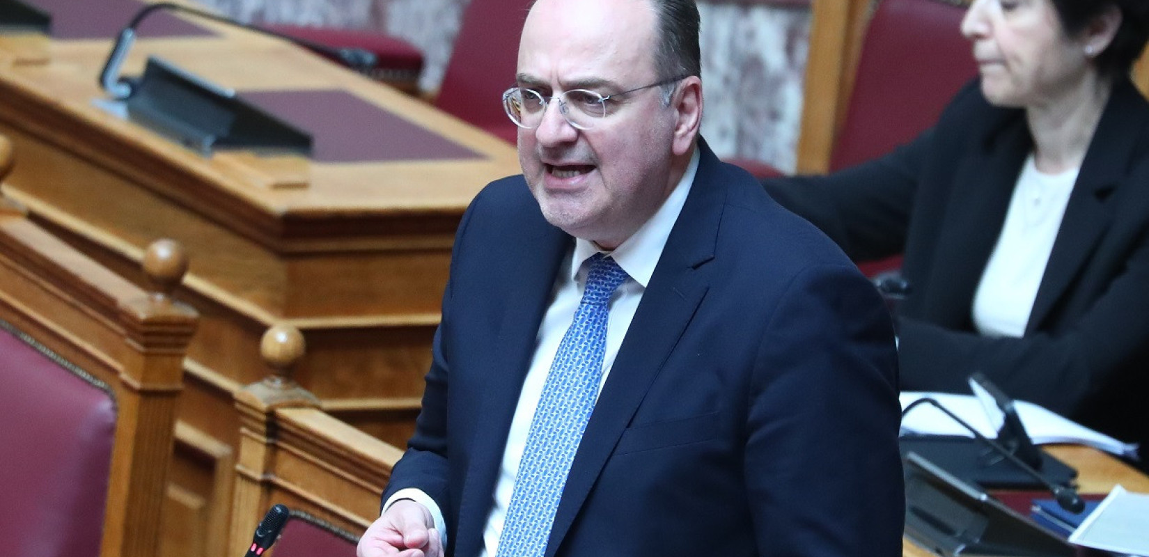 Ο Μακάριος Λαζαρίδης παρουσίασε on air το πτυχίο του: Δεν θα απολογηθώ για επιλογές ζωής πριν από 40 χρόνια