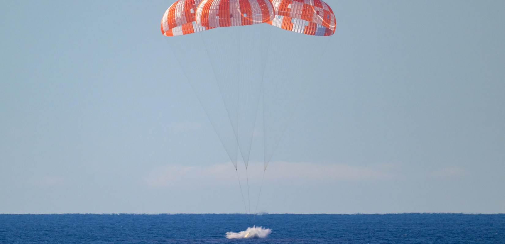 Artemis II: Οι αστροναύτες επέστρεψαν πίσω στη Γη - Δείτε βίντεο και εικόνες