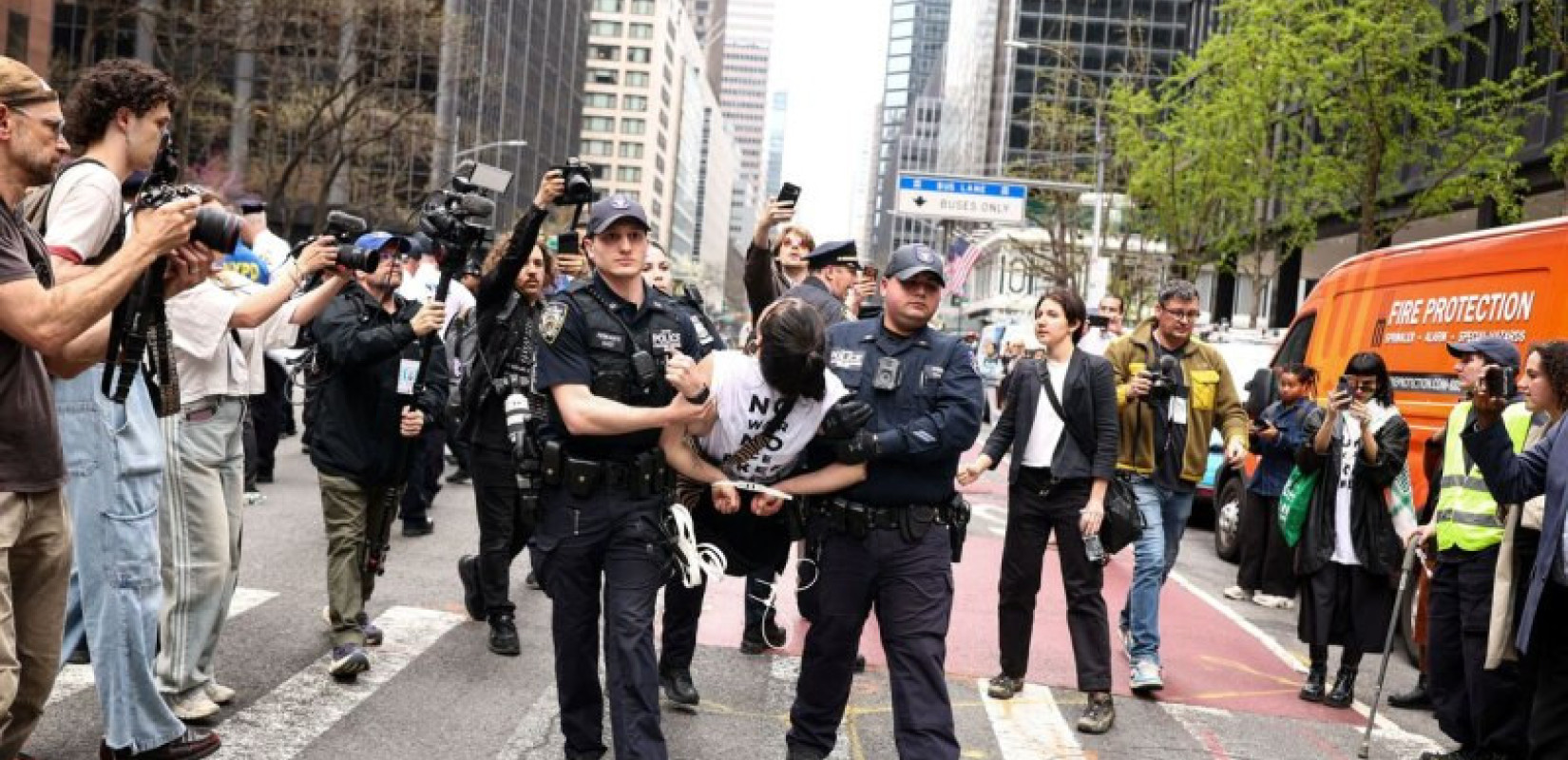 ΗΠΑ: Πάνω από 90 άτομα συνελήφθησαν σε φιλοπαλαιστινιακή διαδήλωση στη Νέα Υόρκη - Ανάμεσά τους και η Τσέλσι Μάνινγκ (βίντεο)