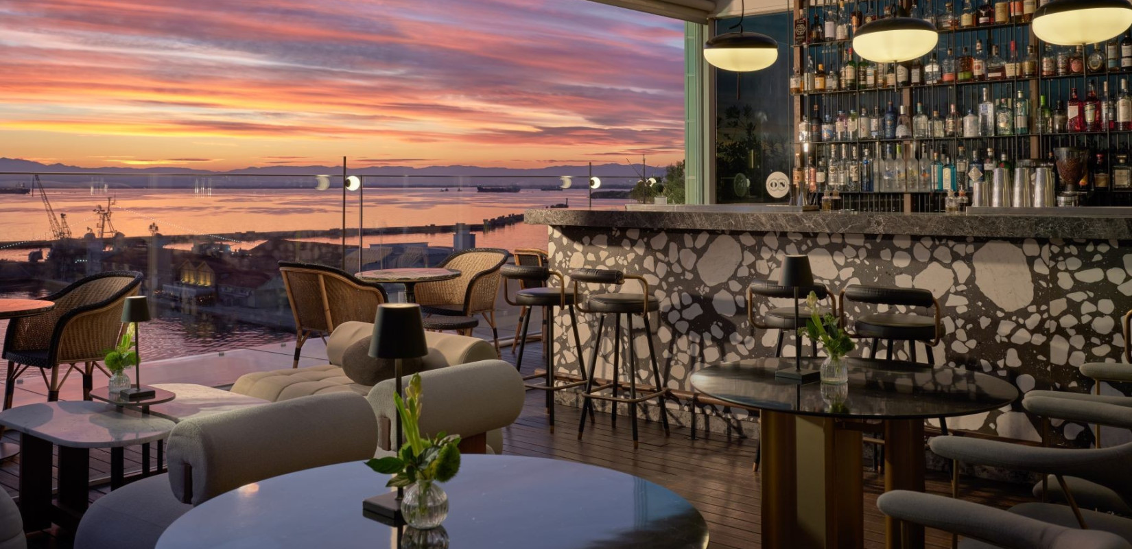 OΝ Rooftop: Πανοραμική θέα στο Θερμαϊκό Κόλπο και τη Θεσσαλονίκη, από τον όγδοο όροφο του ξενοδοχείου “OΝ Residence”