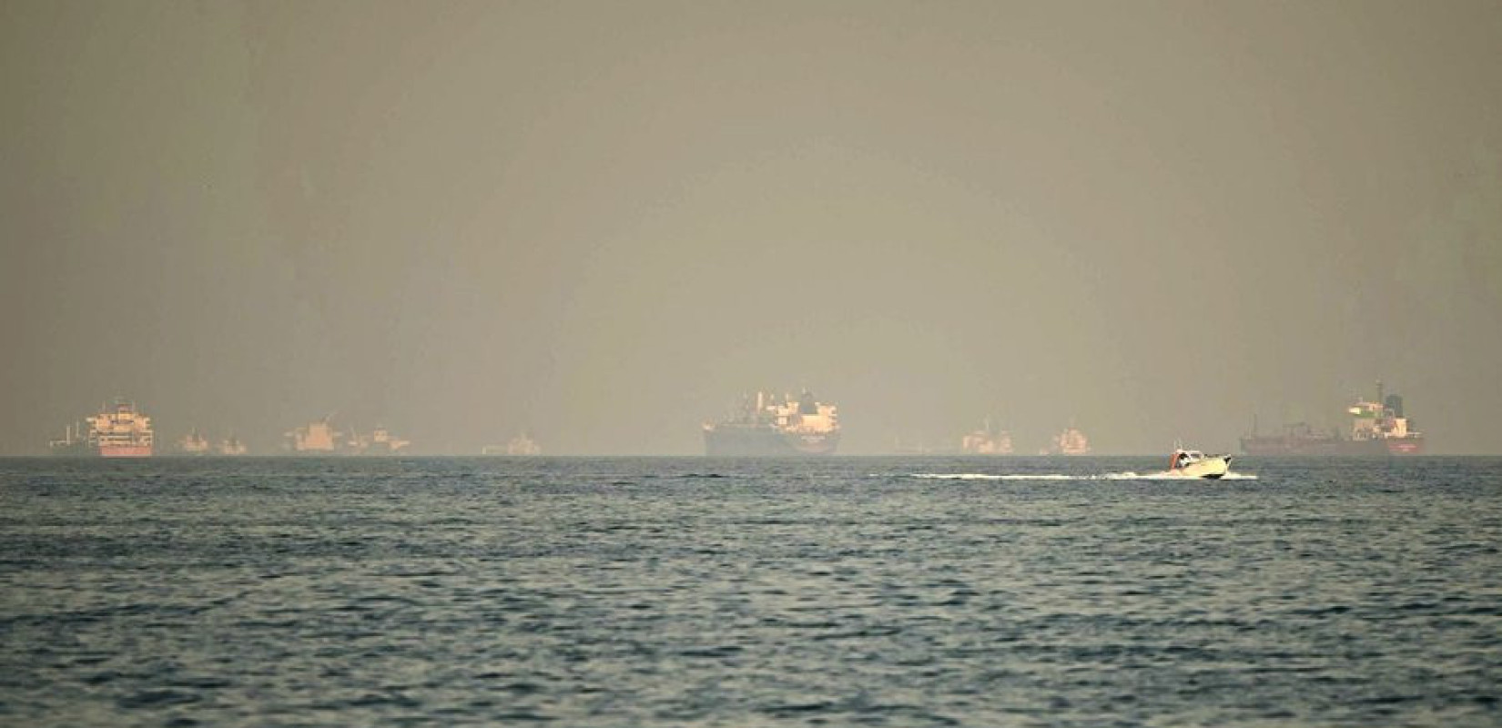 Το Ιράν «σφραγίζει» τα Στενά του Ορμούζ μετά τις επιθέσεις στον Λίβανο