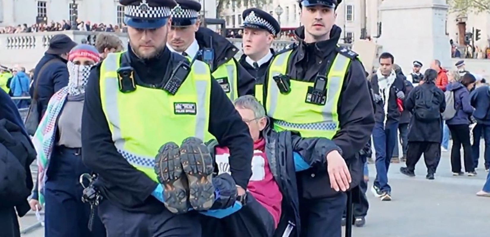 Ηνωμένο Βασίλειο: 523 συλλήψεις διαδηλωτών για την Palestine Action - Έπαιρναν σηκωτούς ακόμα και ηλικιωμένους (βίντεο)