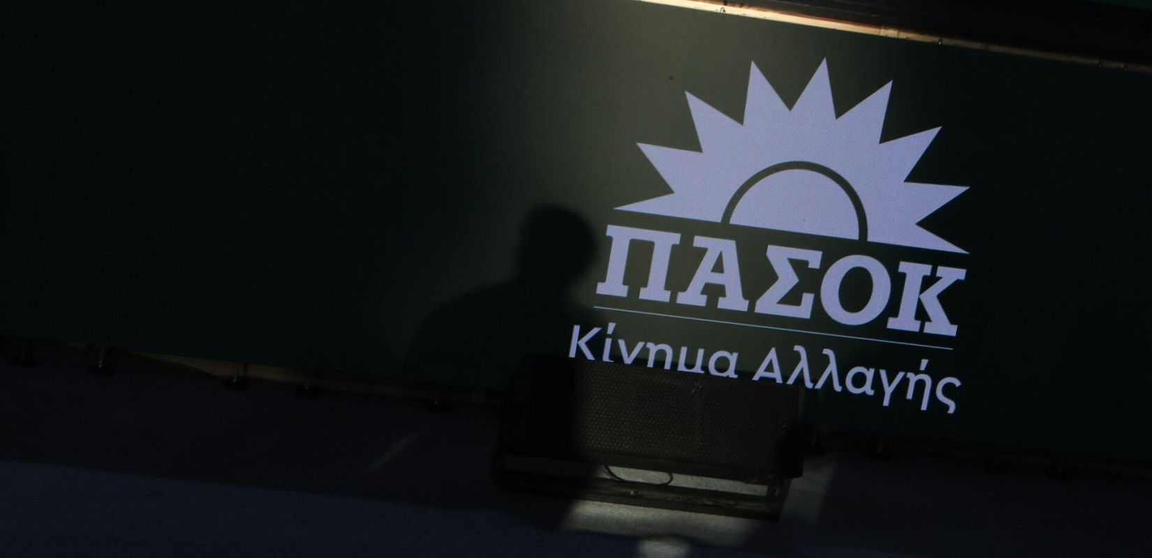 Διμέτωπος ΠΑΣΟΚ, με ΝΔ και ΕΛΑΣ-Τσίπρα για τις δημοσκοπήσεις
