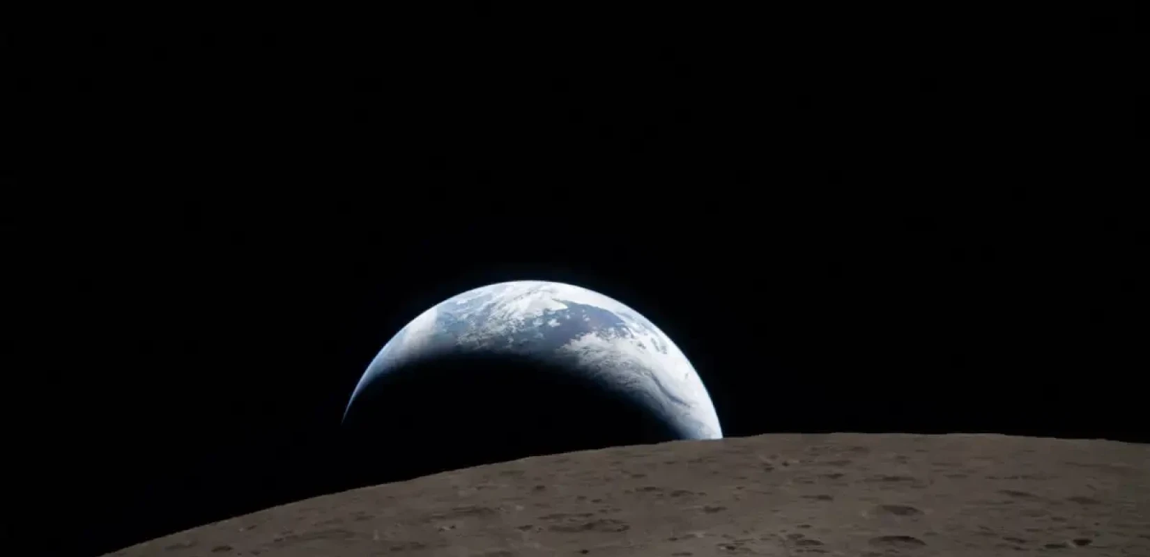 Η αθέατη πλευρά της Σελήνης (Πηγή φωτογραφίας: NASA / Handout via REUTERS)