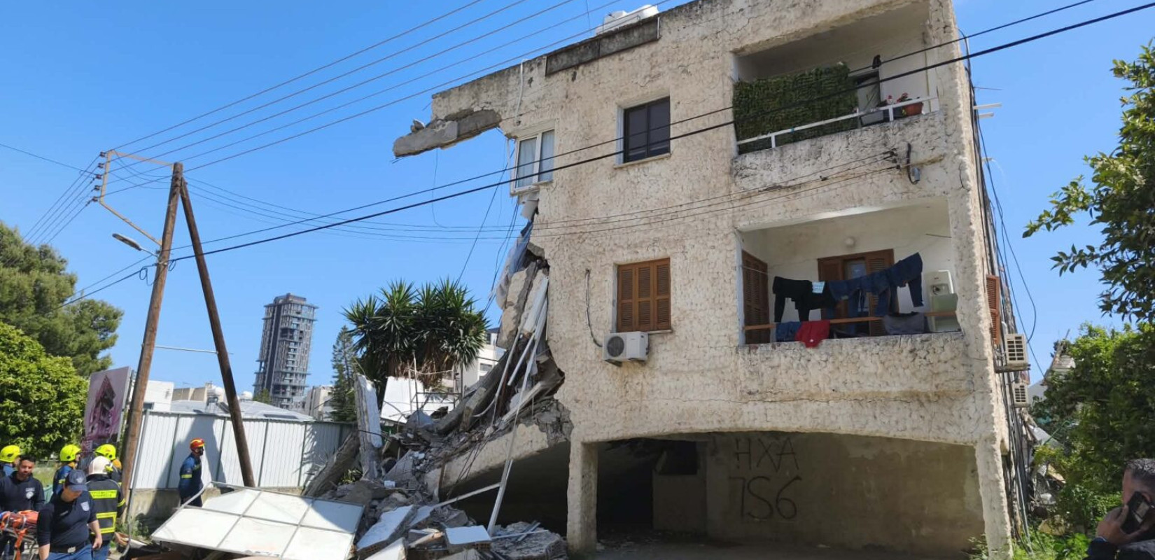 Κύπρος: Δεύτερος εγκλωβισμένος ανασύρθηκε νεκρός από τα συντρίμμια της διώροφης πολυκατοικίας που κατέρρευσε