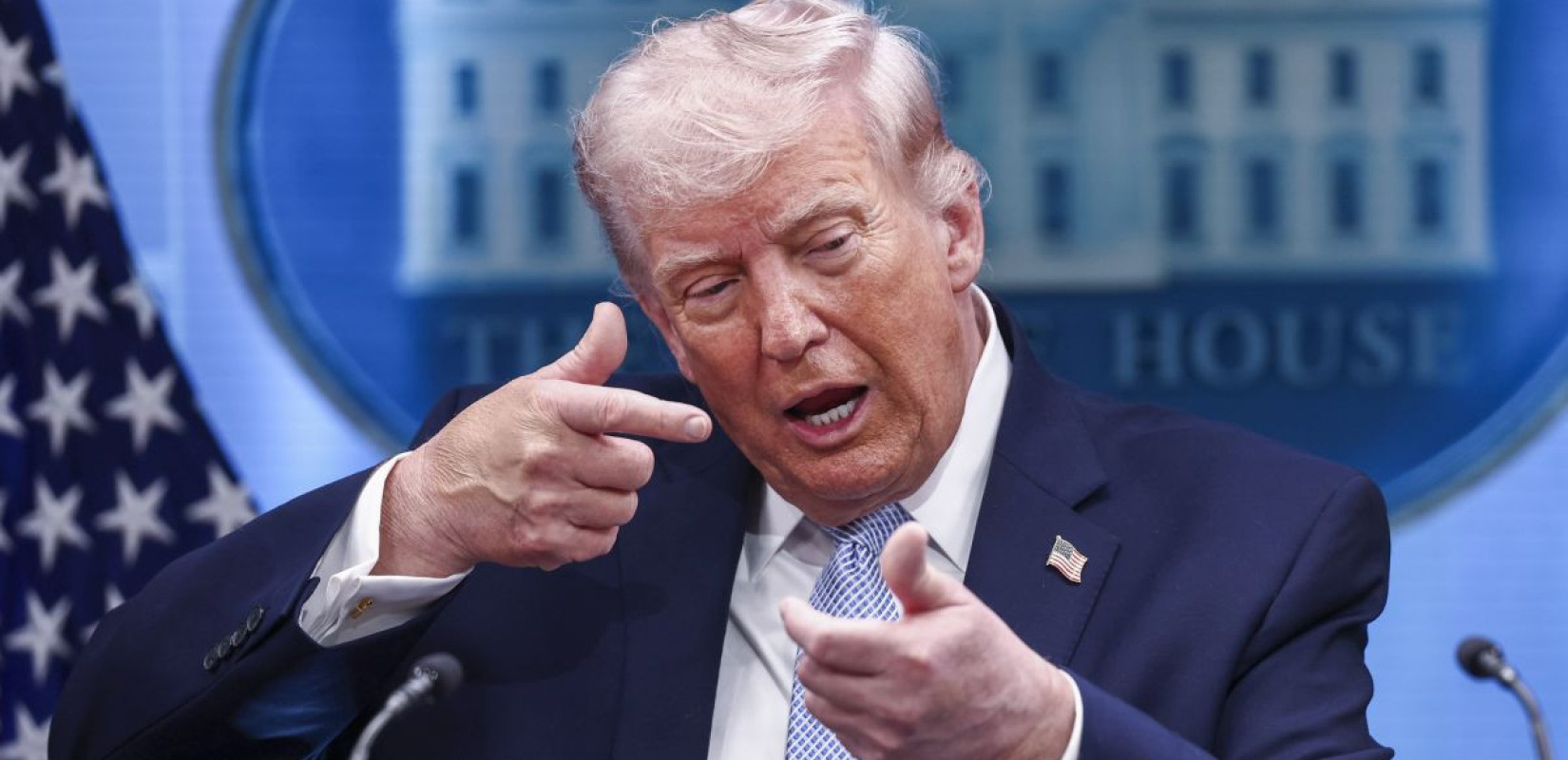 Εικόνα από τη συνέντευξη Τύπου που παραχώρησε ο Τραμπ