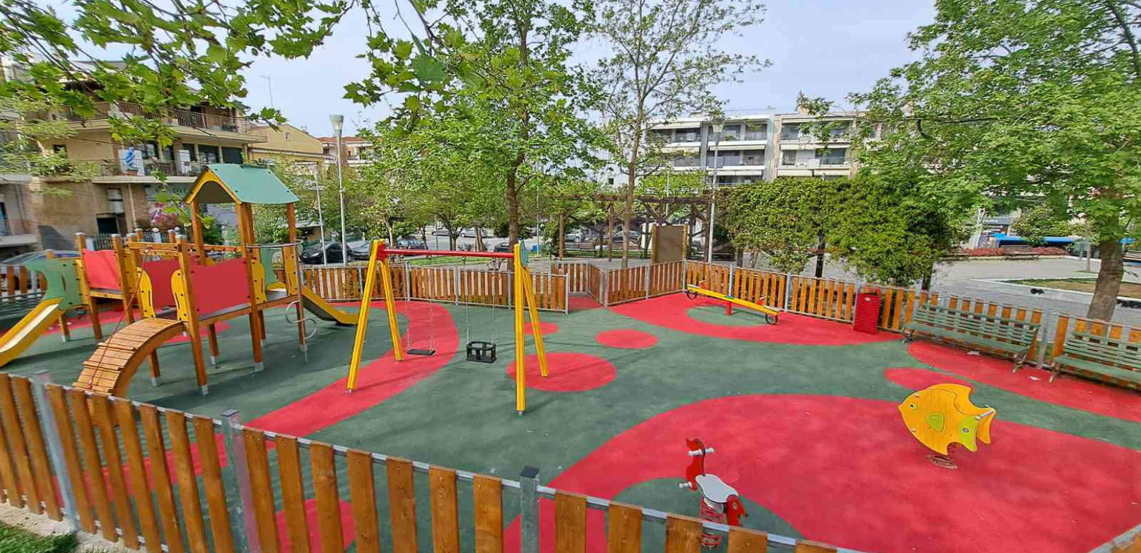Καλαμαριά: Παραδόθηκε μια σύγχρονη, ασφαλής και πλήρως αναβαθμισμένη παιδική χαρά