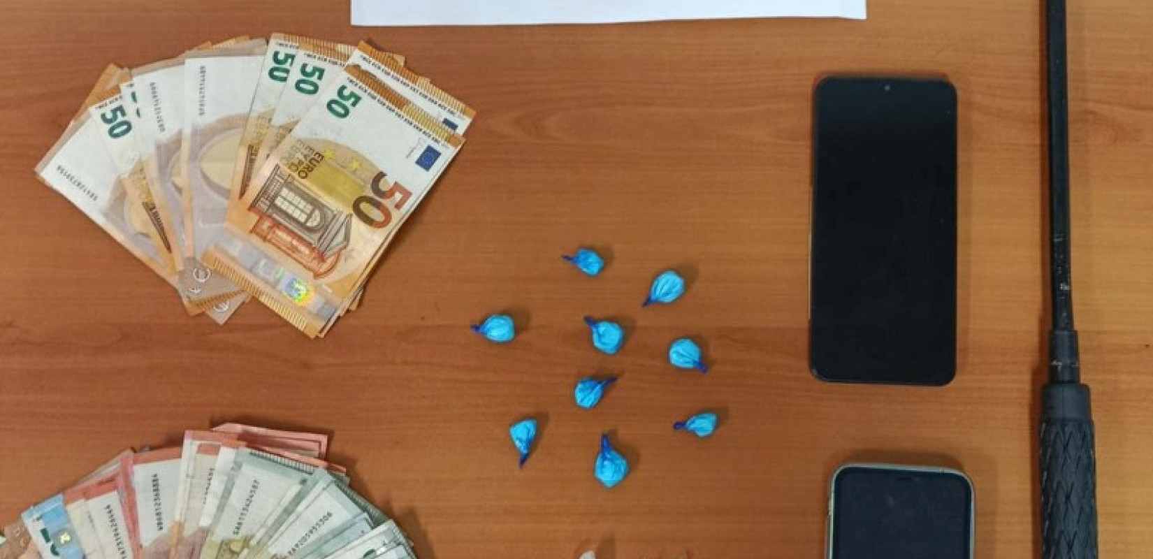 «Διπλό» χτύπημα στη Θεσσαλονίκη: Κοκαΐνη σε κατάστημα και σπίτι πατέρα και γιου