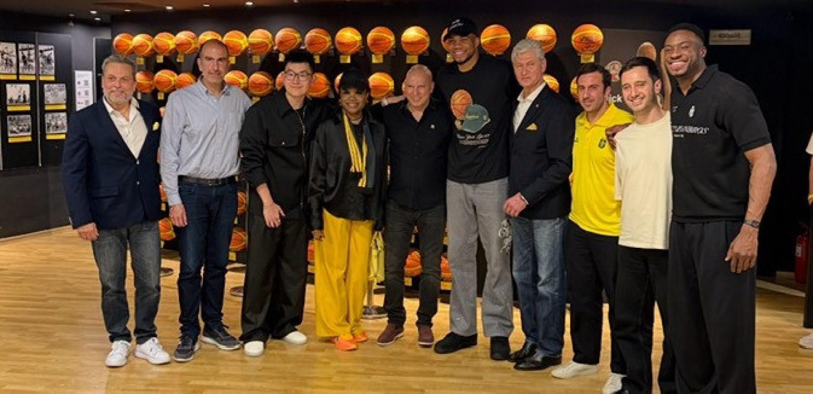 Μπάσκετ: Μαθήματα κιτρινόμαυρης ιστορίας για την οικογένεια Αντετοκούνμπο στο Μουσείο Ιστορίας του Άρη