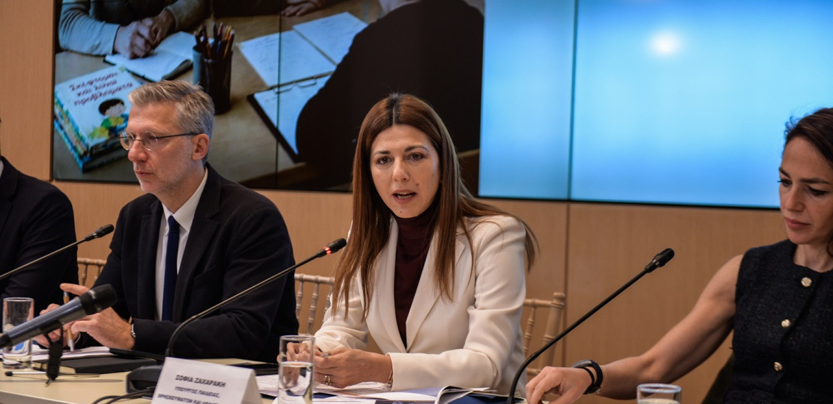 Σ. Ζαχαράκη: 706 νέα ηλεκτρικά ή υβριδικά σχολικά λεωφορεία για 11.000 μαθητές ειδικών σχολείων