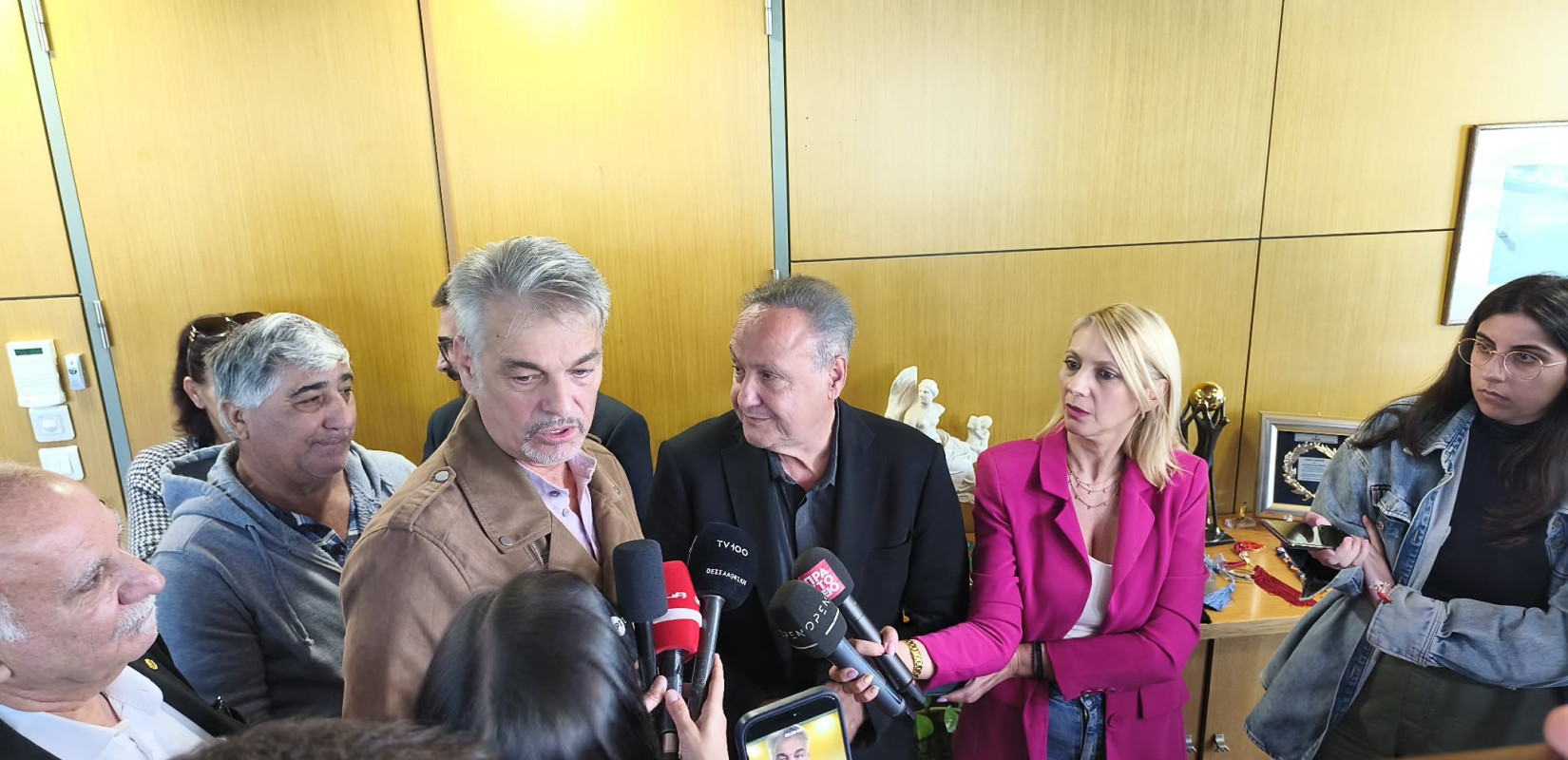 Αριστερά ο Θεόδωρος Καρακόττας