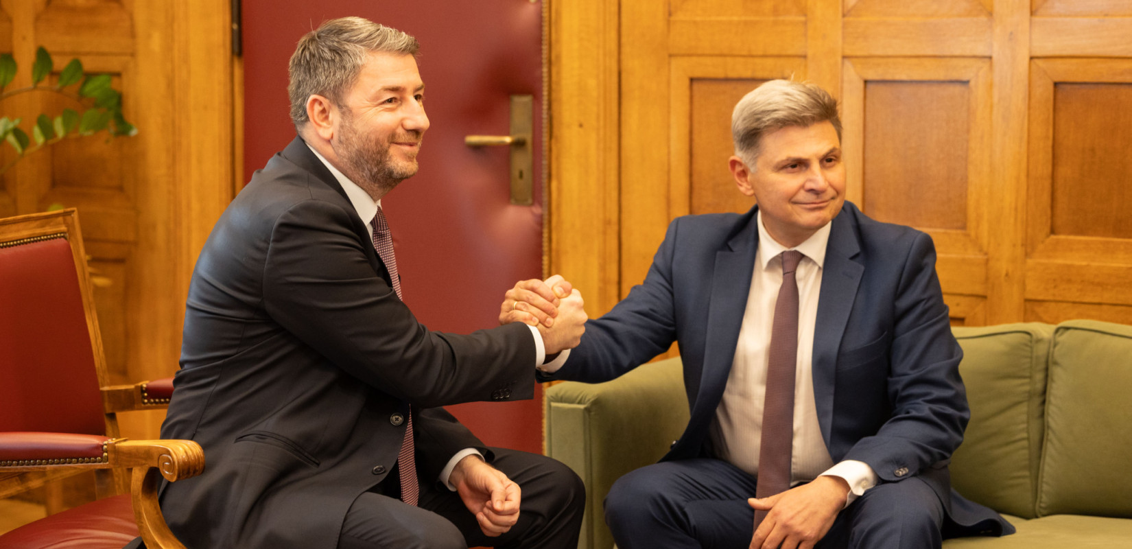 Φαραντούρης για προσχώρηση στο ΠΑΣΟΚ: Ο ΣΥΡΙΖΑ άλλαξε τρεις αρχηγούς, εγώ δεν άλλαξα τις θέσεις μου (βίντεο)