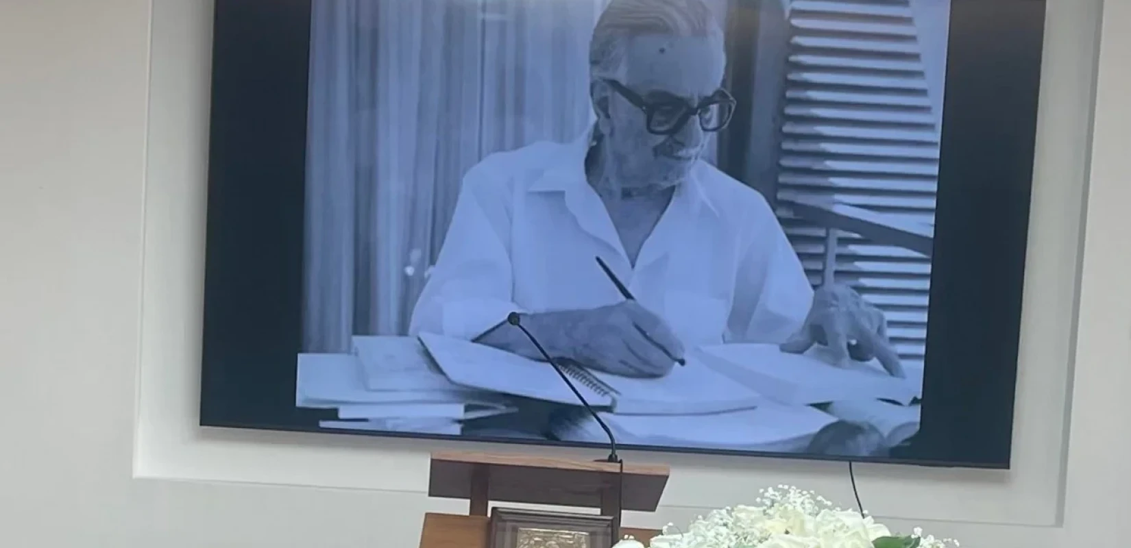 Στο Αποτεφρωτήριο Ριτσώνας το τελευταίο αντίο στον Στέφανο Ληναίο