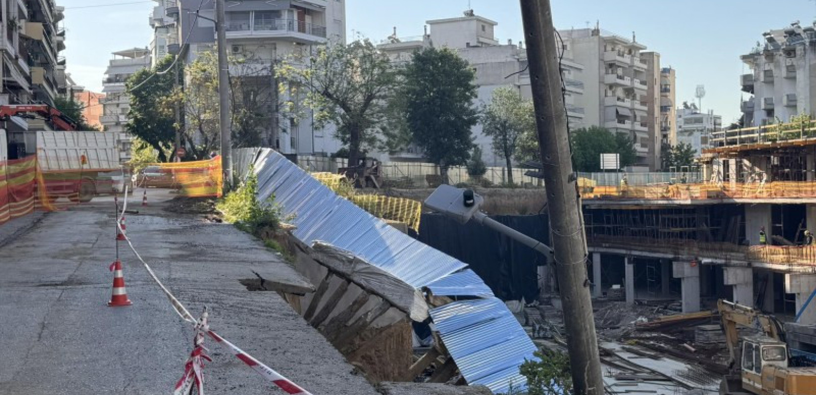 Καθίζηση στους Στάβλους Παπάφη: Ανακλήθηκε η άδεια της εταιρίας οπτικών ινών - Σήμερα η αυτοψία του πραγματογνώμονα (βίντεο)