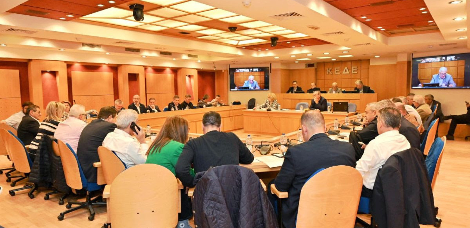 «Μετωπική» κυβέρνησης - δημάρχων για τις αλλαγές στους παιδικούς σταθμούς και τα ΚΔΑΠ - Έτοιμη για κινητοποιήσεις η ΚΕΔΕ