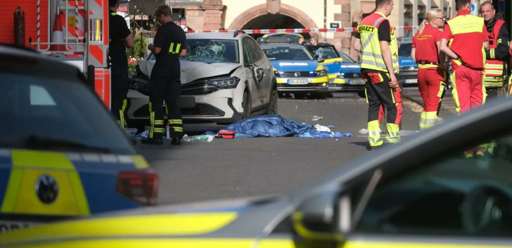 Γερμανία: Αυτοκίνητο έπεσε στο πλήθος σε πεζόδρομο στη Λειψία - 2 νεκροί και 15 τραυματίες (βίντεο)