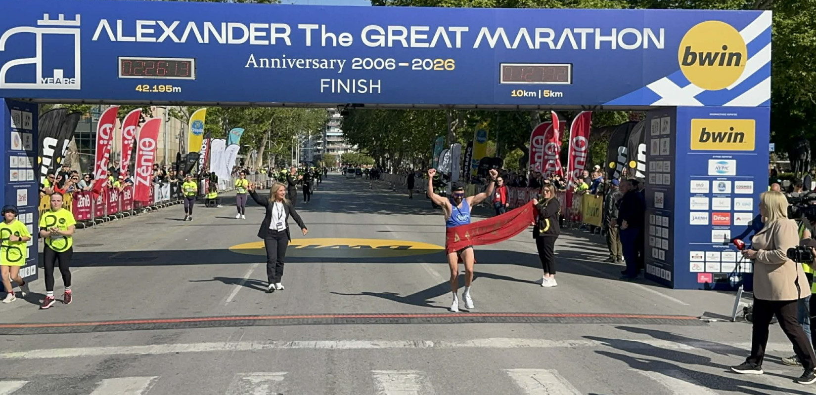 Διεθνής Μαραθώνιος «Μ. Αλέξανδρος»: Λινάρδος και Κανούτα έκοψαν πρώτοι την επετειακή κορδέλα στη Θεσσαλονίκη (βίντεο)