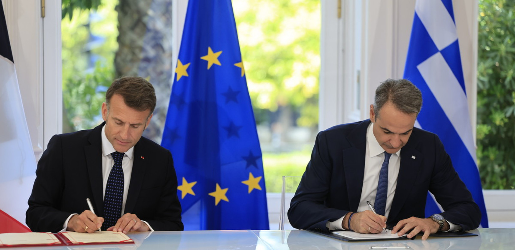Μητσοτάκης - Μακρόν: Εννέα συμφωνίες μεταξύ Ελλάδας και Γαλλίας υπεγράφησαν στο Μέγαρο Μαξίμου