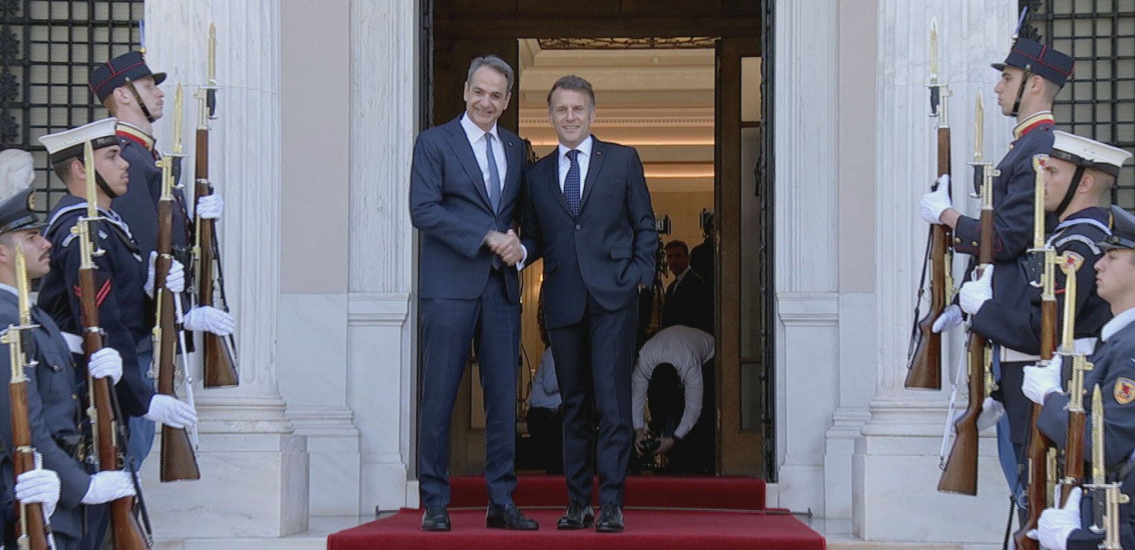 Συνάντηση Μητσοτάκη - Μακρόν στο Μέγαρο Μαξίμου