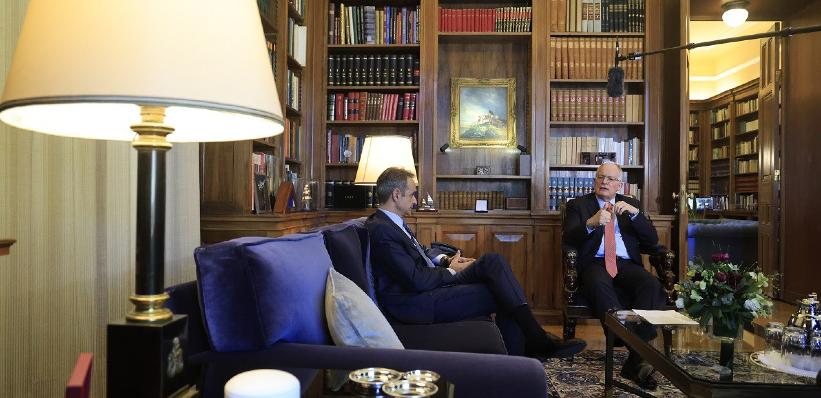 Μητσοτάκης σε Τασούλα: «H κυβέρνηση έχει κάνει το καλύτερο για να στηρίξει τα ελληνικά νοικοκυριά»