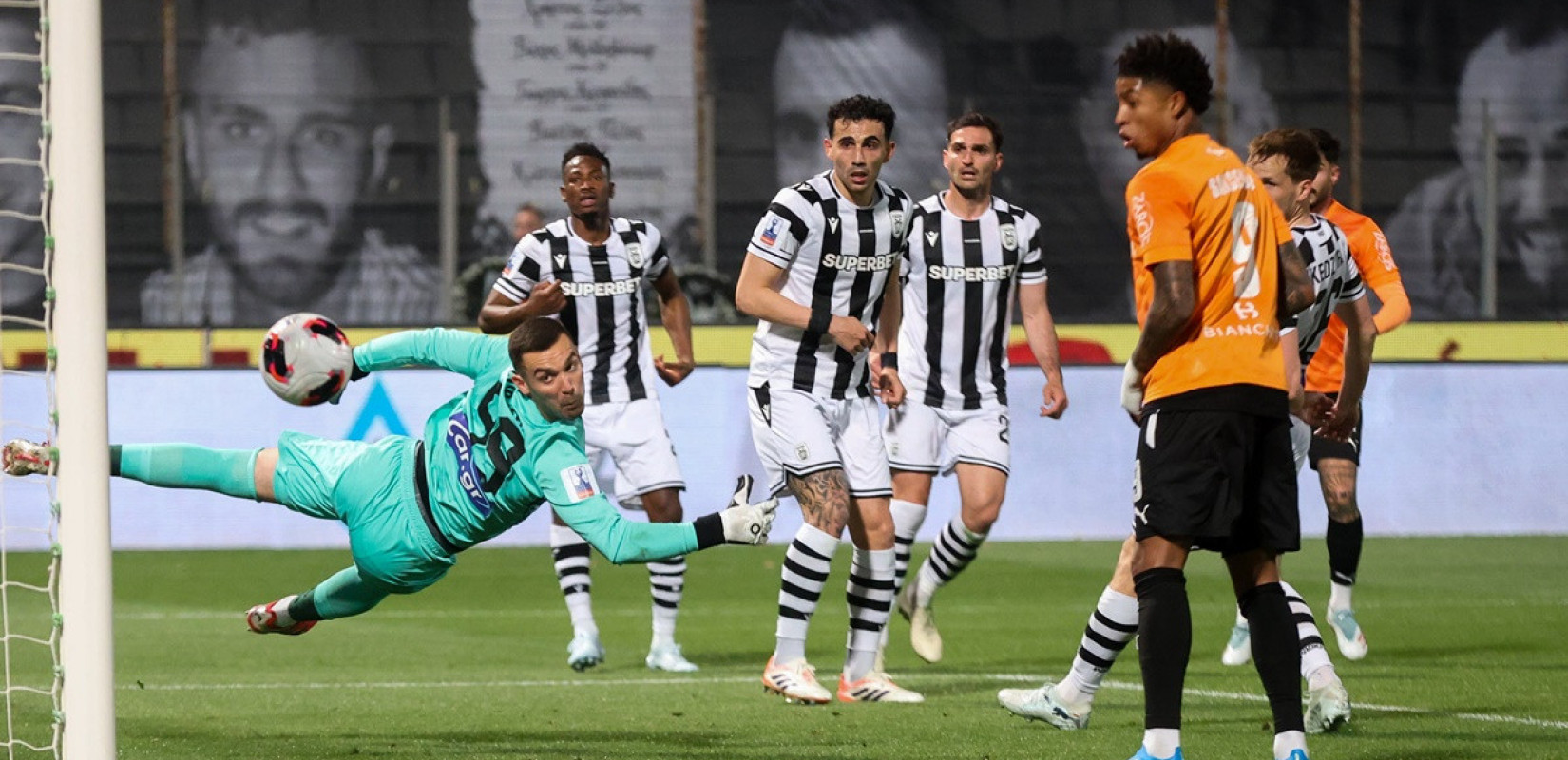 Κύπελλο Ελλάδας: Ο ΠΑΟΚ ηττήθηκε από τον ΟΦΗ στο θρίλερ του Βόλου και μένει με άδεια χέρια στη σεζόν των 100 χρόνων