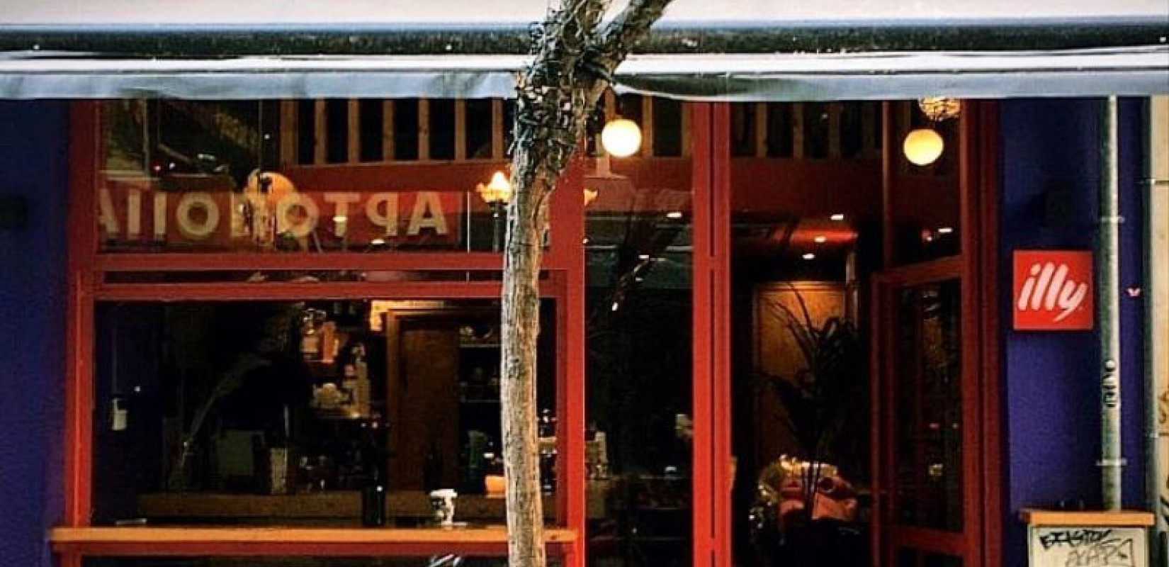 Θεσσαλονίκη: Μαγαζί κατεβάζει ρολά μετά από 15 χρόνια - Το συγκινητικό αντίο των ιδιοκτητριών