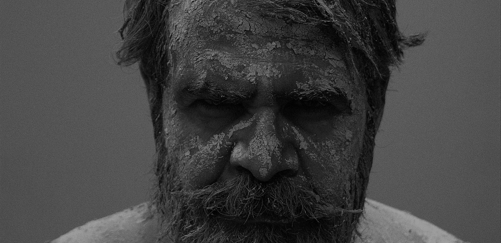 Γκραν Γκινιόλ: Ο φακός ξανά στο «Θείο Τραγί» του Σκαρίμπα