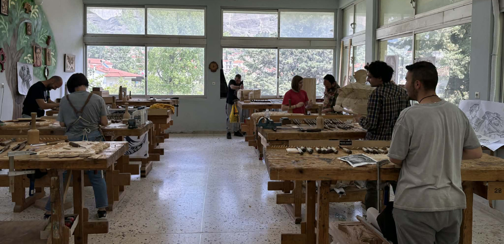 Τέχνη από ξύλο: Η Ξυλογλυπτική Σχολή Καλαμπάκας κρατάει ζωντανή μια παράδοση αιώνων (βίντεο)