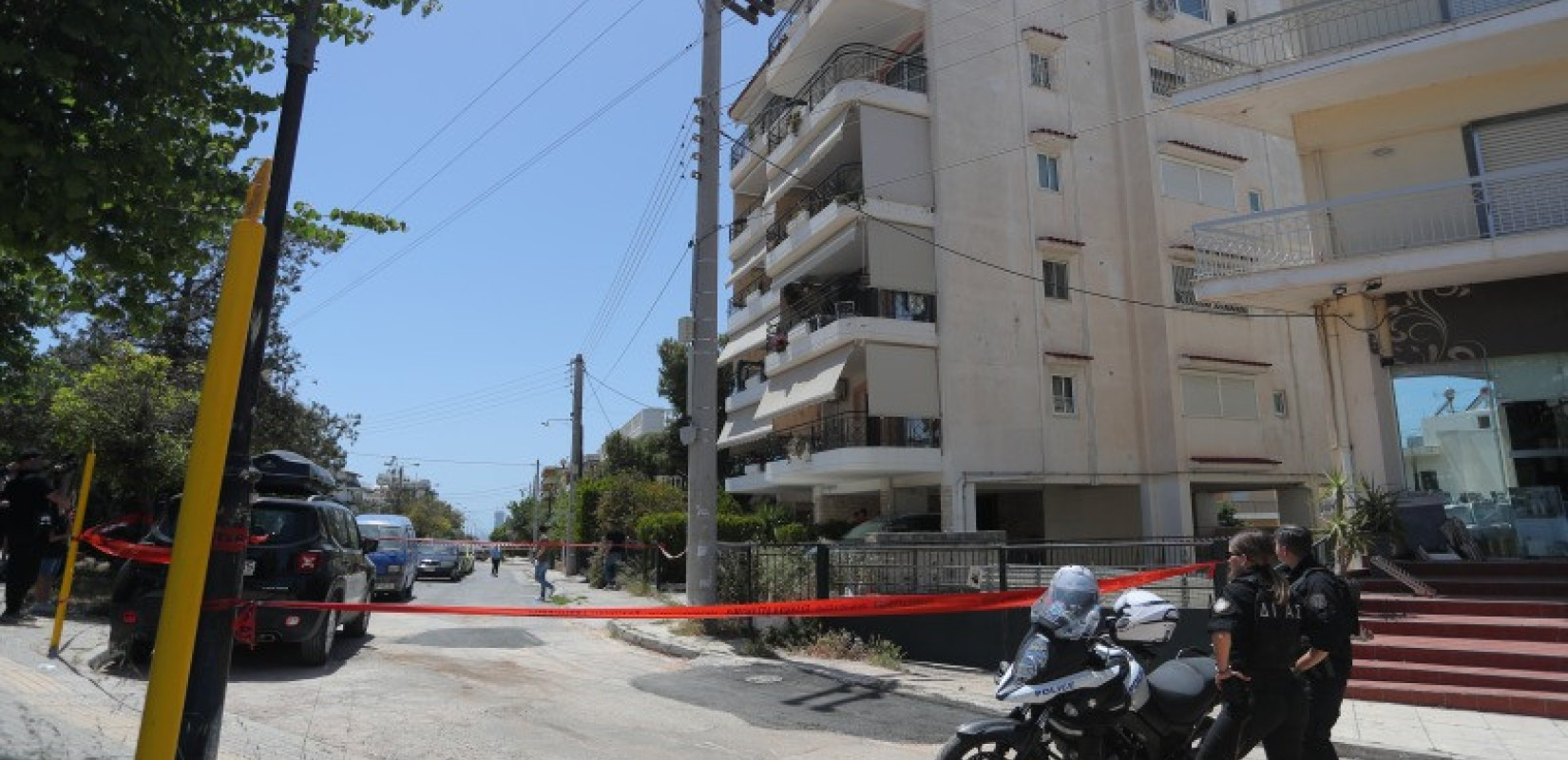 Ηλιούπολη: Παλεύει για τη ζωή της η 17χρονη που έπεσε από ταράτσα - Τι αναφέρουν οι γιατροί (βίντεο)