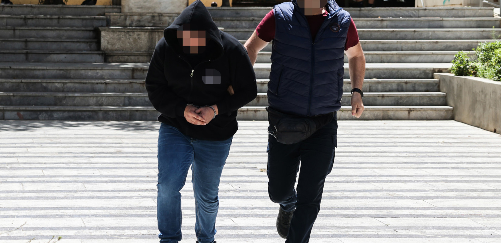 Ηράκλειο: Προθεσμία να απολογηθεί αύριο έλαβε ο 30χρονος που κατηγορείται για απόπειρα ανθρωποκτονίας της συζύγου του