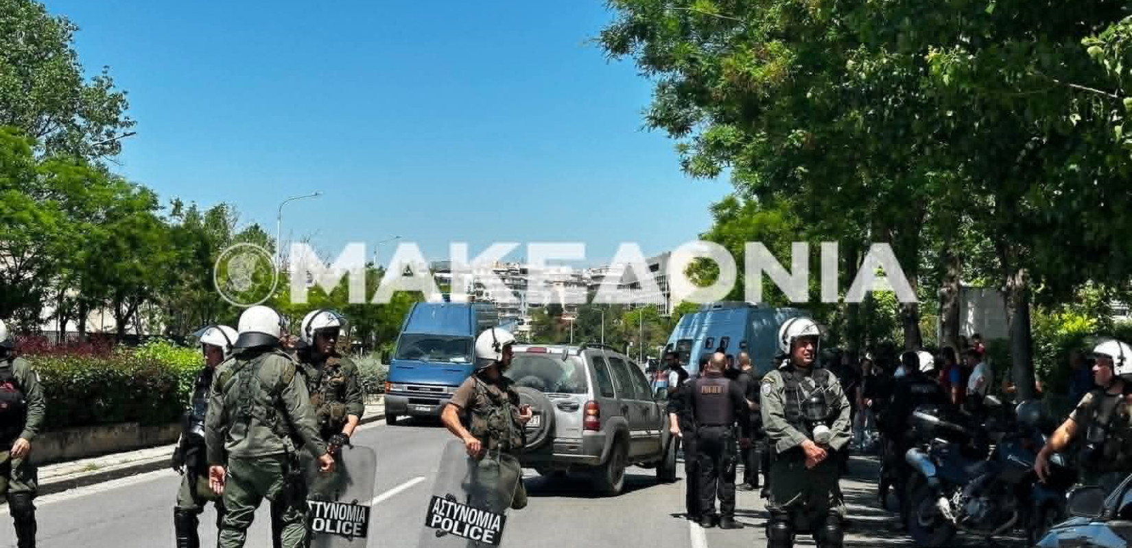 ΑΠΘ: Άγρια επεισόδια μεταξύ αντεξουσιαστών και μελών των ΕΑΑΚ με επτά τραυματίες και δεκάδες προσαγωγές από την αστυνομία