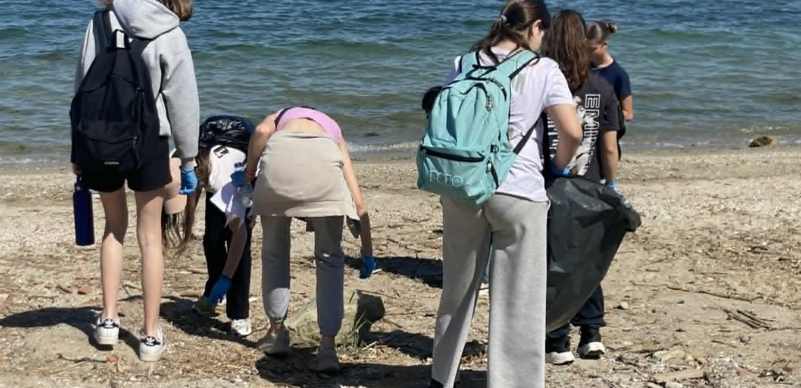 Θεσσαλονίκη: «Από το ρέμα στη θάλασσα» - Μαθητές του 7ου Γυμνασίου Καλαμαριάς καθάρισαν την Ακτή Ντοβίλ