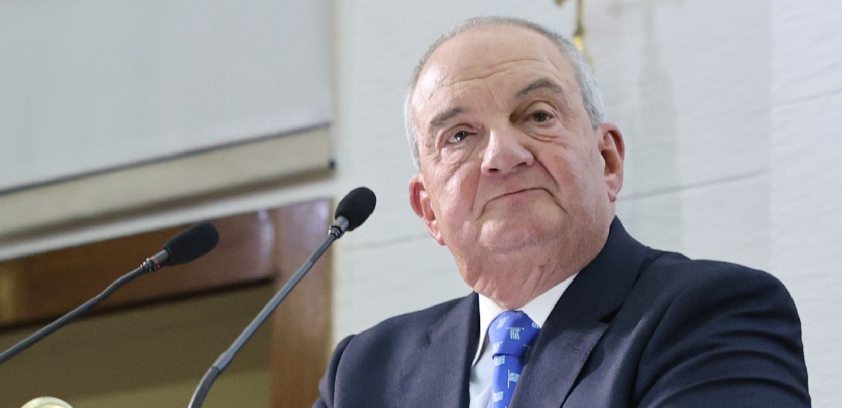 Ο Καραμανλής, το συνέδριο, το κρασί και μια ιστορία από τα παλιά. Του Νίκου Οικονόμου