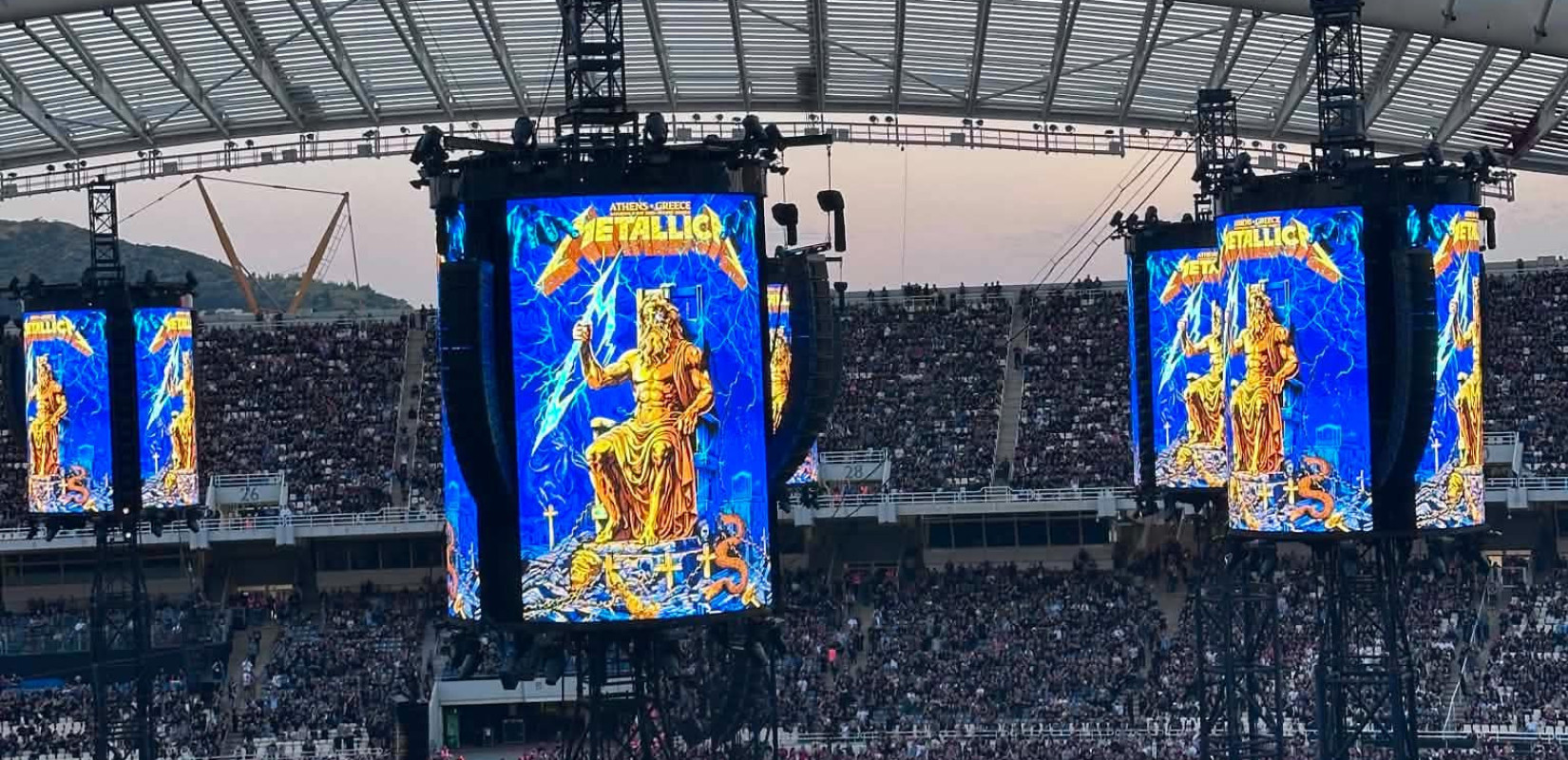 Στη σκηνή του ΟΑΚΑ οι Metallica - Έπαιξαν το συρτάκι του Ζορμπά και Τρύπες (βίντεο)