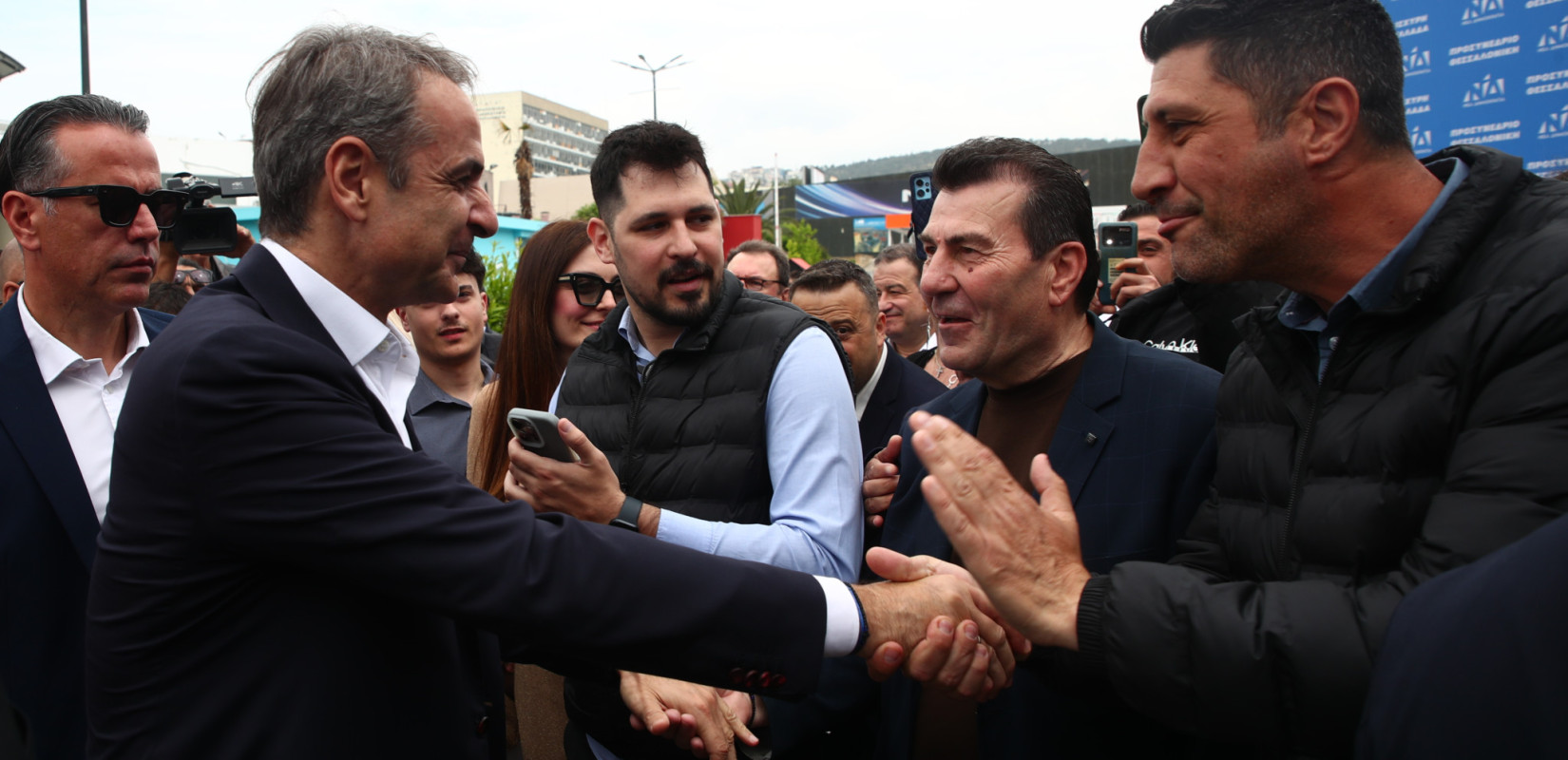 Η ανάρτηση Μητσοτάκη με μουσική υπόκρουση το Enter Sandman των Metallica