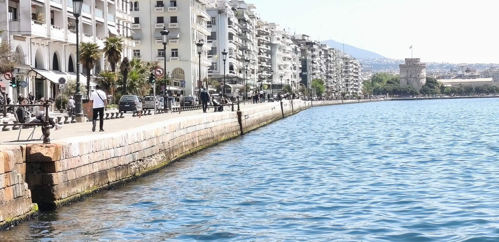 Ξύλινο Ντεκ: Ένας «εξώστης» πάνω στη θάλασσα αλλάζει την εικόνα της Παλαιάς Παραλίας