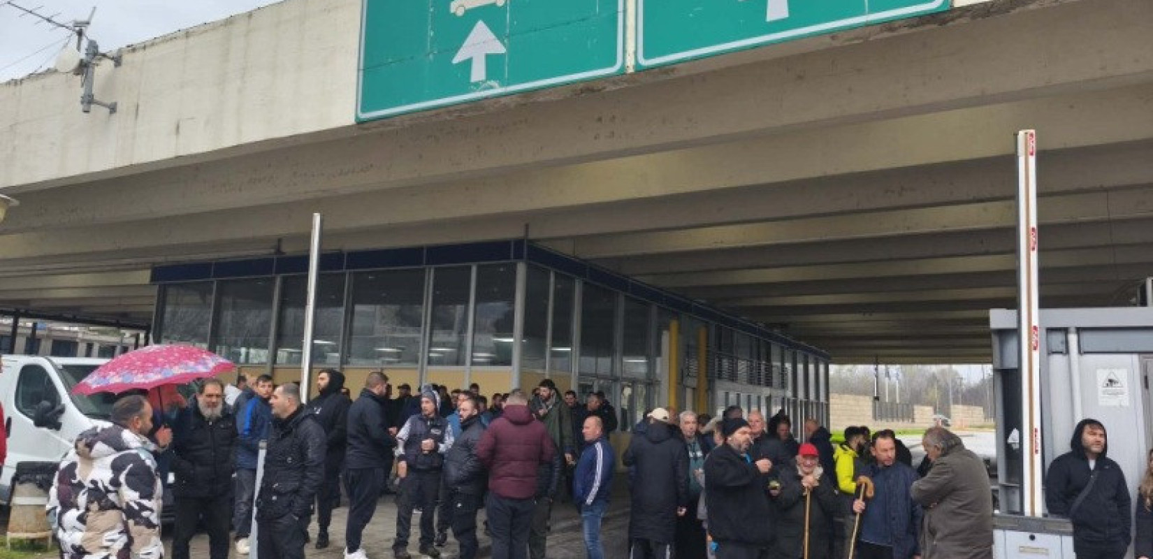 Σέρρες: Απέκλεισαν τον κόμβο Λευκώνα Σερρών οι αγρότες - Προσωρινές κυκλοφοριακές ρυθμίσεις στην Εθνική Οδό Λευκώνα - Προμαχώνα