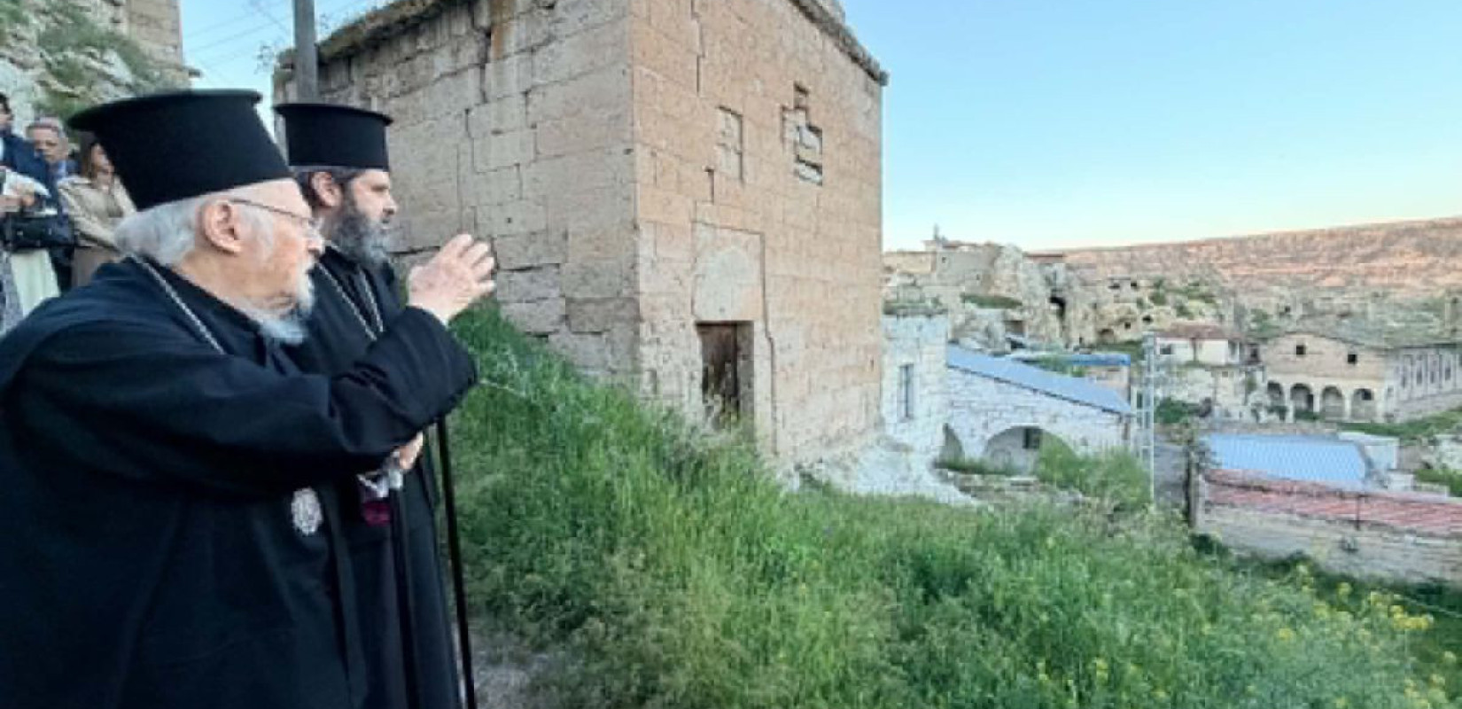 Οι κ.κ. Βαρθολομαίος και Ιωάννης στην Καππαδοκία - Πηγή φωτογραφίας: https://www.facebook.com/photo?fbid=1294329166239157&set=a.216644984007586