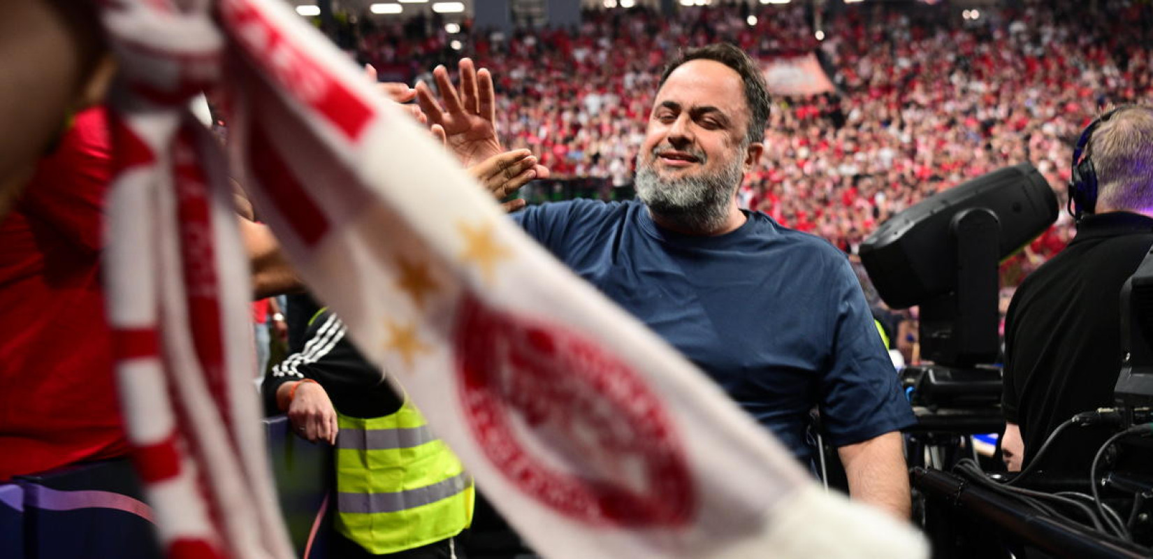 Μπάσκετ: Ένταση μεταξύ Μαρινάκη και Δημητριάδη πριν από τον τελικό Ολυμπιακός - Ρεάλ