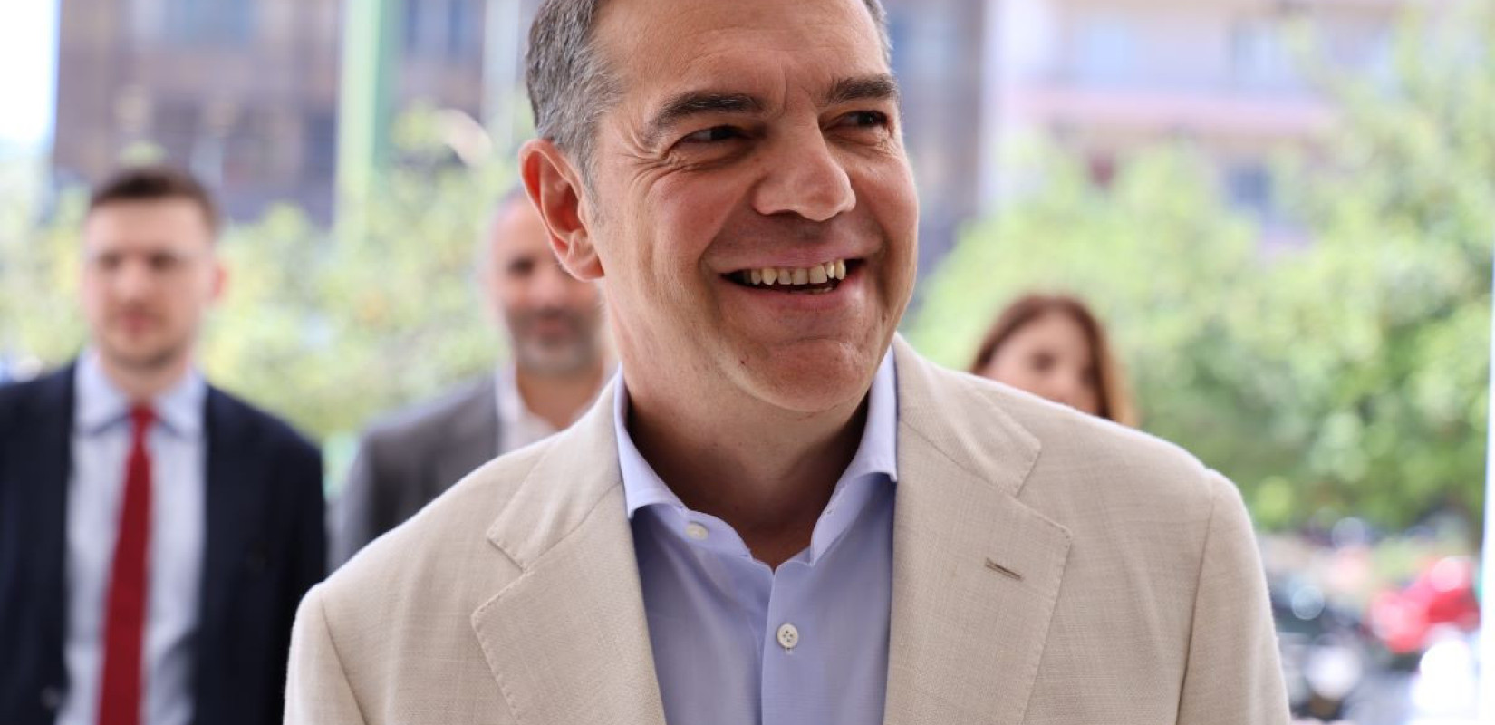 Μήνυμα Τσίπρα στους μαθητές για τις Πανελλαδικές: «Τα όνειρά σας δεν χωρούν σε μια κόλλα χαρτί»