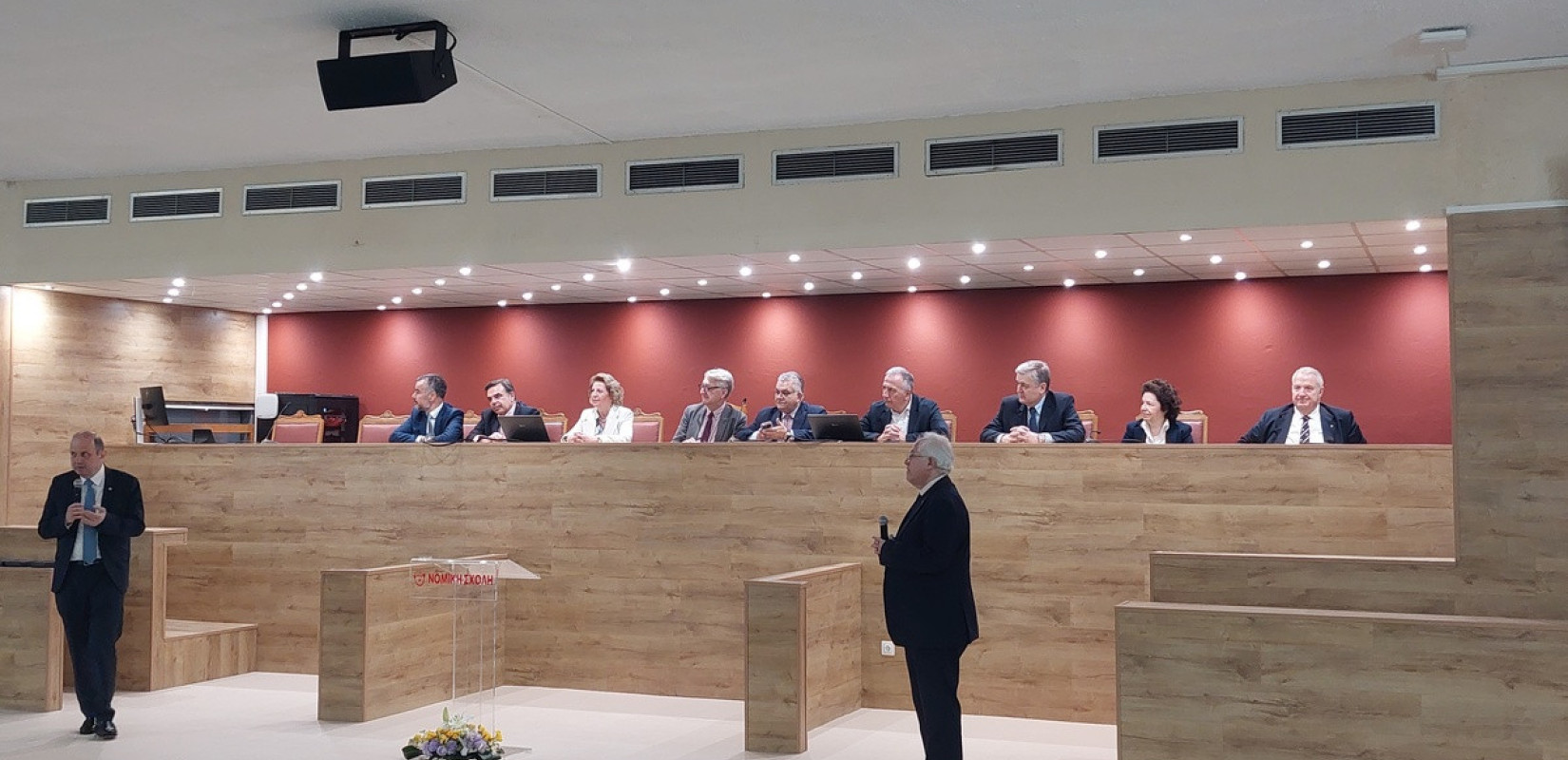 Θεσσαλονίκη - Αμφιθέατρο Νομικής ΑΠΘ: Εγκαινιάστηκε χώρος για εικονικές δίκες και προσομοιώσεις συνεδριάσεων του Κοινοβουλίου